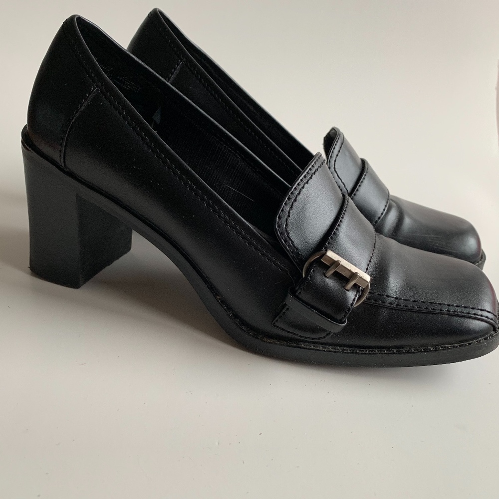 Expressions Black Chunk Heel with Buckle Size 9